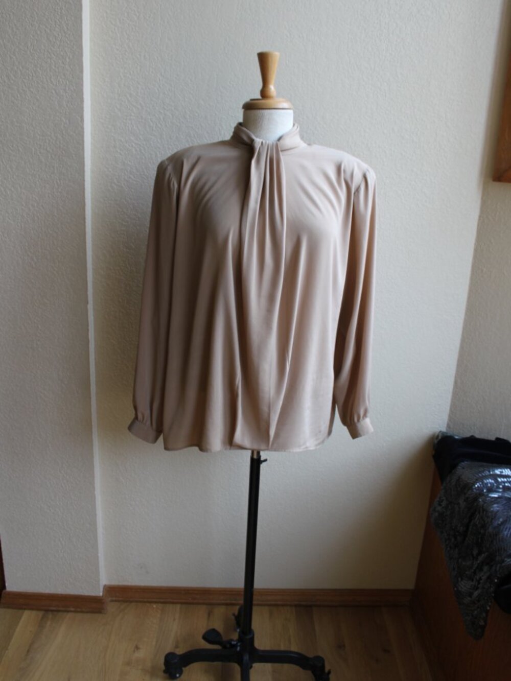Vintage 80's Evan Picone High Neck Back button Blouse 16